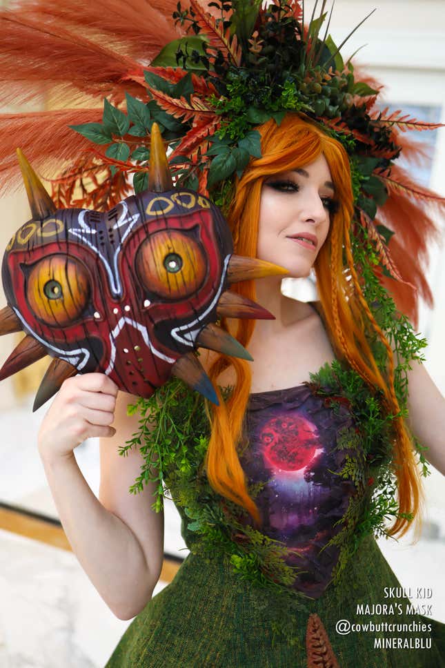 Skullkid cosplayer removes their mask.