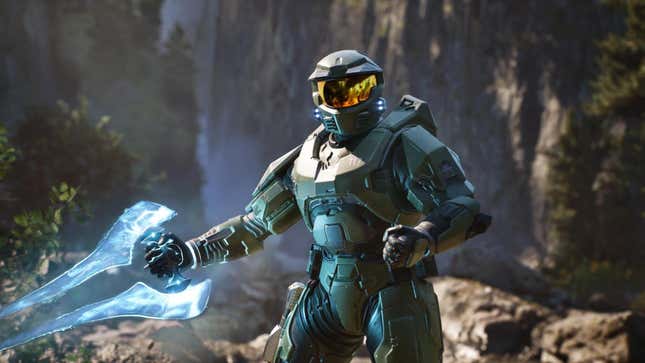 Master Chief holds an energy weapon in UE5.