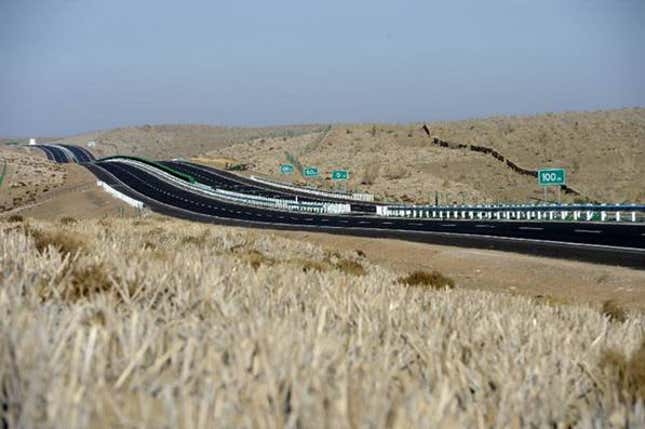 The Wucaiwan-Dahuangshan expressway.