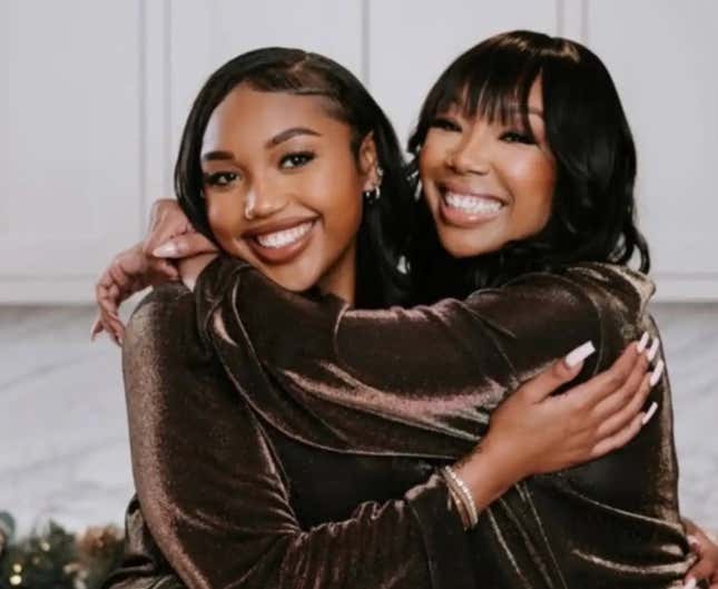 Image for article titled Black Celeb Moms Whose Daughters Look Exactly Like Them
