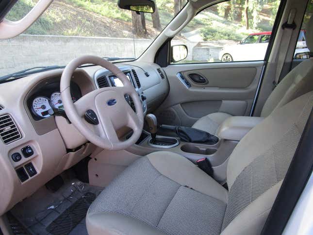 Image for article titled At $7,900, Would You Let This 2005 Ford Escape XLT Slip on By?