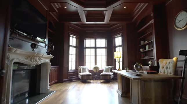 Image for article titled Tasteful or Tacky? Peek Inside Mary J. Blige’s Gorgeous NJ Mansion