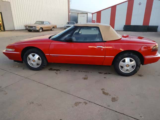 Image for article titled At $5,595, Does This 1990 Buick Reatta Float Your Boat?