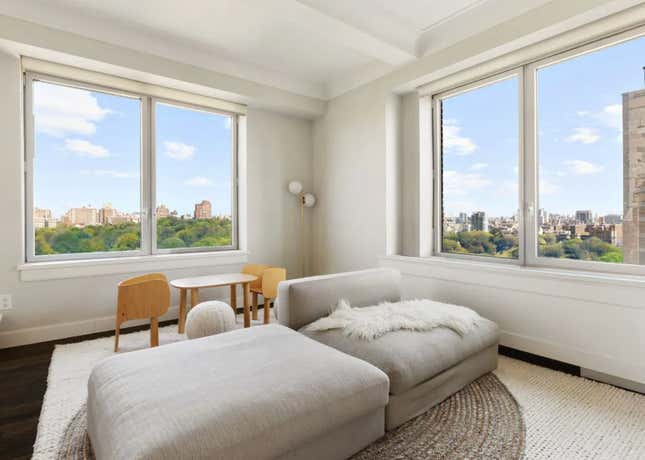 Image for article titled A Look Inside Carmelo Anthony&#39;s Luxurious Manhattan Apartment, Now For Sale at This Eye-Watering Price