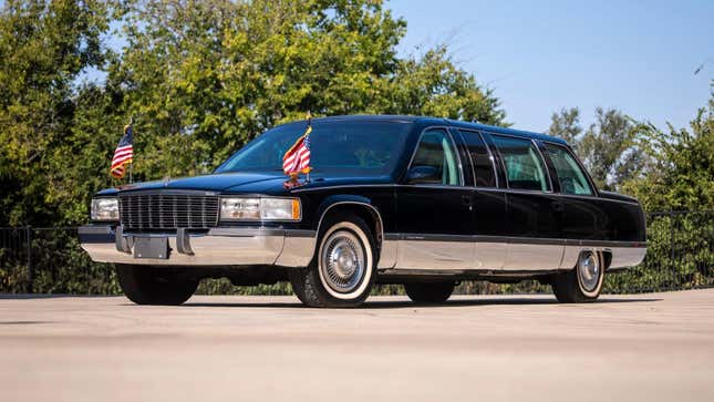 Image for article titled Buy This Cadillac Limo Built For Bill Clinton And Become The First To Own A Presidential Ride