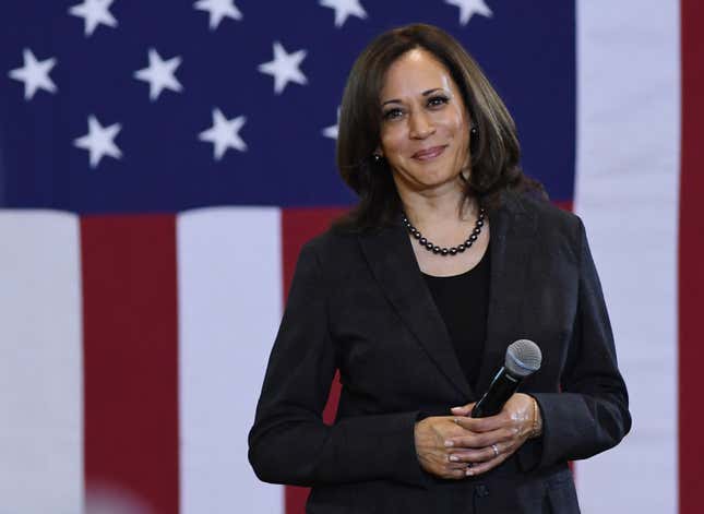 Image for article titled Kamala Harris Welcomes Dreamers to Work in Congress With New Bill