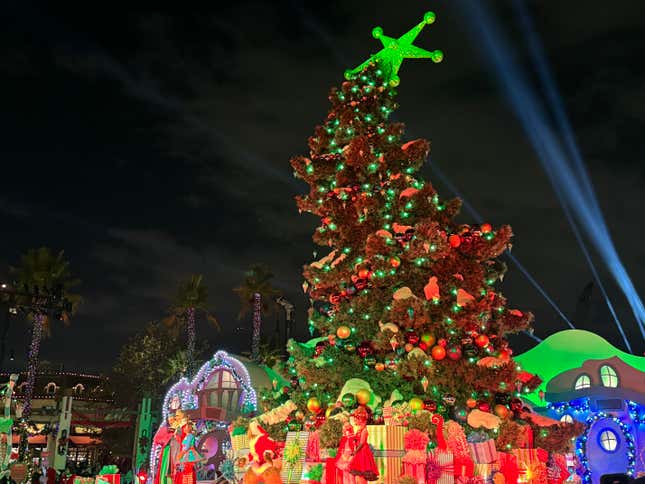 Image for article titled The Grinch and Martha May Whovier Headline Grinchmas at Universal Theme Parks