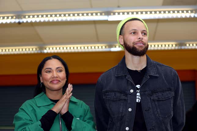 OAKLAND, CALIFORNIA - FEBRUARY 14: (L-R) Ayesha Curry and Stephen Curry attend Stephen &amp; Ayesha Curry’s Eat. Learn. Play. Leads 2025 NBA All-Star Day of Service at East Oakland Pride Elementary School on February 14, 2025 in Oakland, California. 