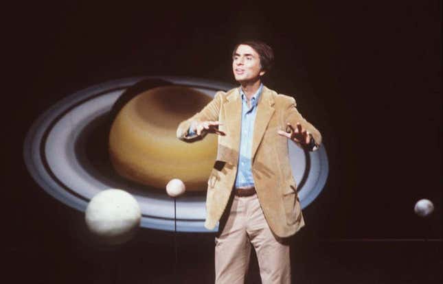 Imagen para el artículo titulado La increíble exactitud con la que Carl Sagan describió el futuro de Estados Unidos en 1995