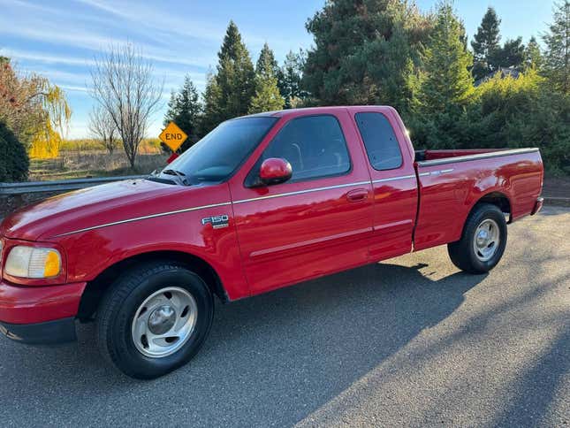 Image for article titled At $5,000, Is This 2000 Ford F-150 An Officially Sanctioned Steal?