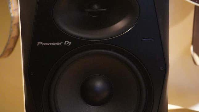a photo of the Pioneer DJ VM-80