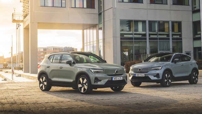 A grayish Volvo XC40 Recharge parked in front of a C40 Recharge 