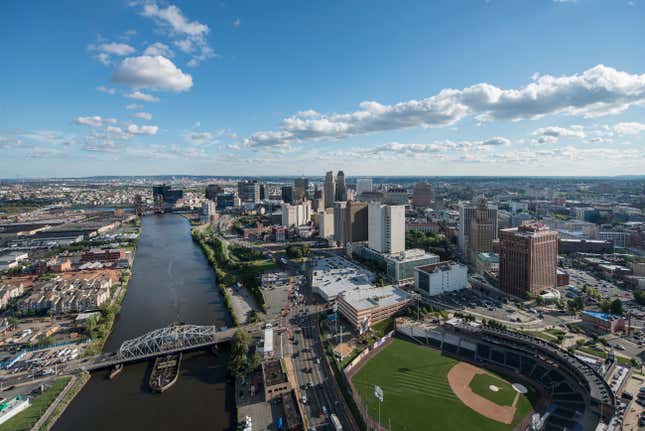 Imagen para el artículo titulado Las 3 mejores ciudades de Estados Unidos para los veteranos y las 3 peores