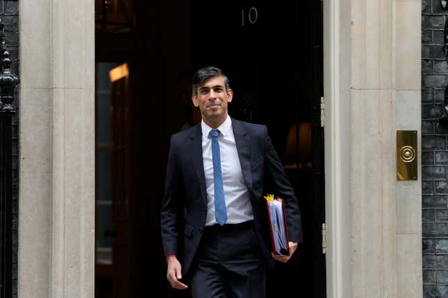 Britain&#39;s Prime Minister Rishi Sunak leaves 10 Downing Street for his weekly Prime Ministers Questions at the House of Commons in London, Wednesday, Nov. 22, 2023. (AP Photo/Frank Augstein)