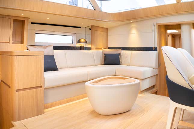 Intérieur du yacht Bentley x Contest