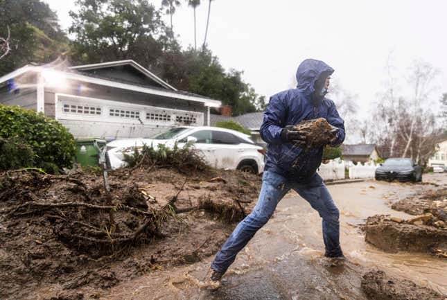 Image for article titled Photos: California&#39;s Coastline Under Siege by Atmospheric River