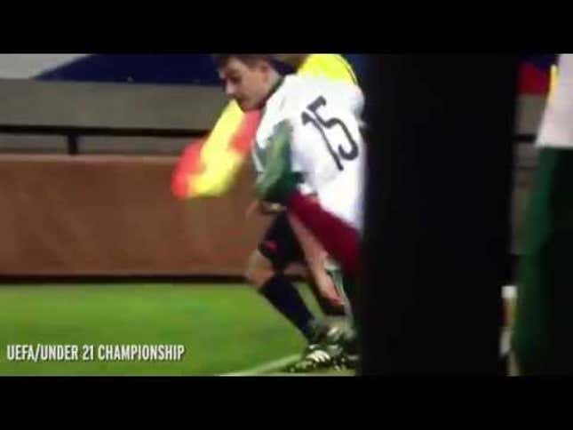 Jordan Amavi's Knee Practically Falls Off In Nasty Injury