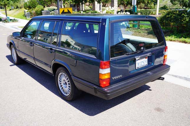Image for article titled At $9,900, Is This 1994 Volvo 940 Turbo Wagon a Sweet Swede?