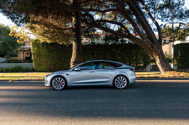 Image for article titled At $32,900, Is This 2018 Telsa Model 3 A Grand Performance?