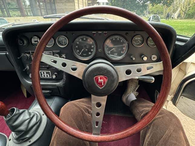 Steering wheel and dashboard of a Mazda Cosmo 110S