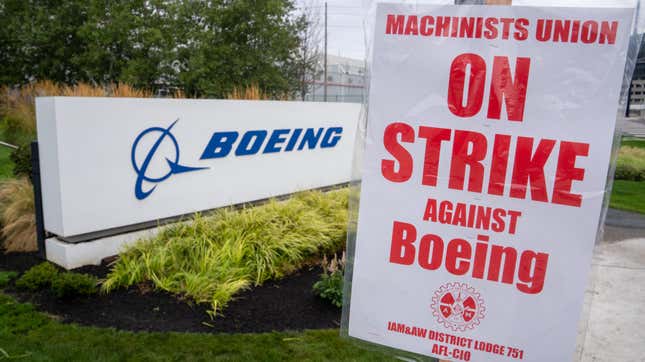 Boeing Strike Drama, Southwest Fights An Activist, The Best Big Airports