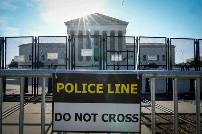 Image for article titled FBI Warns of Rising Abortion-Related Violence on 'Both Sides'