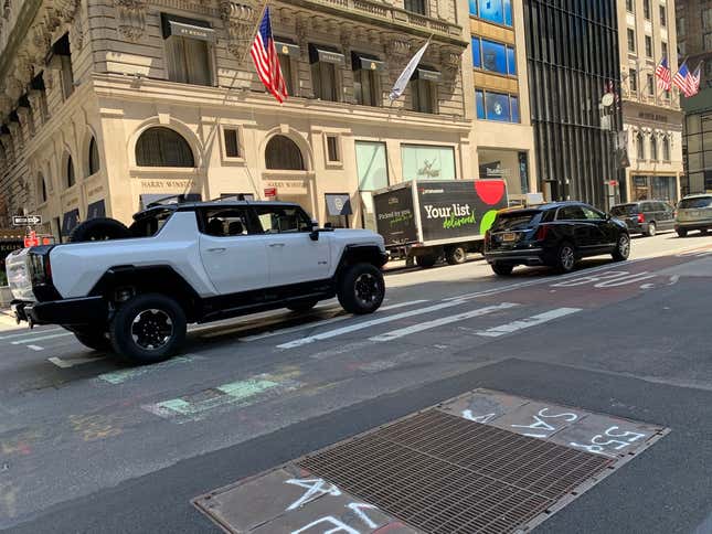 Image for article titled The GMC Hummer EV Is HUGE in Real-World Traffic