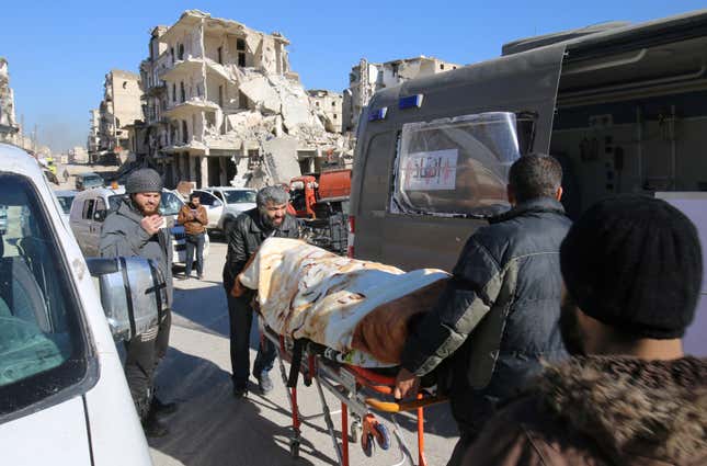 Men push an evacuee on a stretcher. (Reuters/Abdalrhman Ismail)