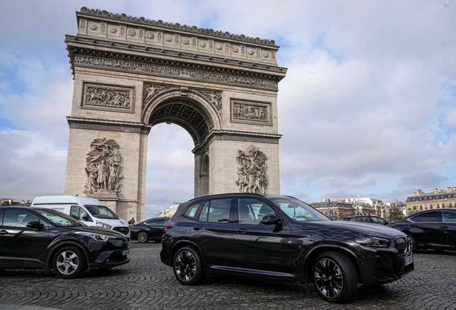 FILE - SUV car drive on the Champs Elysees avenue, near to the Arc de Triomphe Wednesday, Jan. 31, 2024 in Paris. Paris residents are voting on Sunday, Feb. 4, 2024 whether to muscle SUVs off the French capital’s streets by making them much more expensive to park. It&#39;s the latest leg in a drive by Socialist Mayor Anne Hidalgo to make the host city for this year’s Olympic Games greener and friendlier for pedestrians and cyclists. (AP Photo/Michel Euler, File)