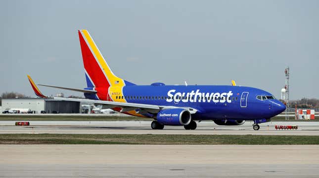 Image for article titled Southwest Airlines Didn&#39;t Cancel Over 2,500 Flights Because Of A Vaccine Mandate Protest