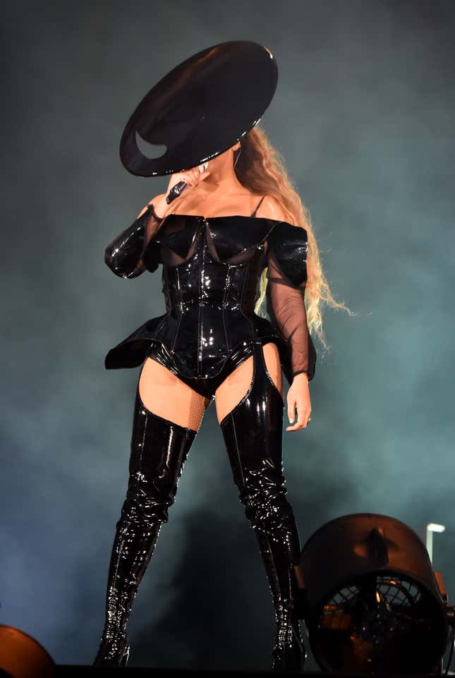 Image for article titled 15 of Our Favorite Beyonce Looks