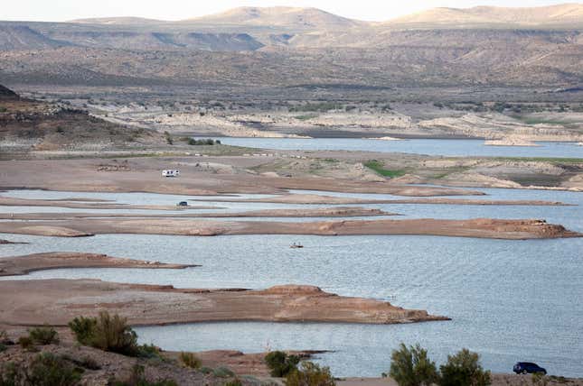 Image for article titled Photos Show Shockingly Low Water at New Mexico&#39;s Largest Reservoir