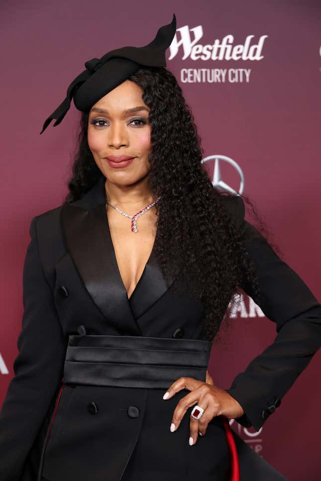 Image for article titled Oscar-Winning Style: Angela Bassett’s Best Red Carpet Looks