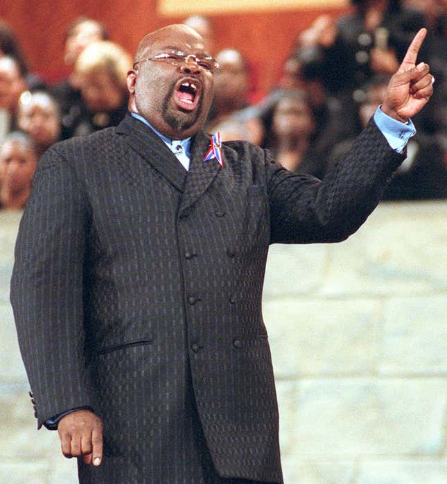 L’évêque TD Jakes dit à sa congrégation le dimanche 16 septembre 2001, à la Maison Potter à Dallas, de ne pas stéréotyper tous les musulmans américains comme terroristes suite aux attentats de mardi.