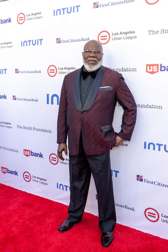 BEVERLYHILLS, CALIFORNIE - 18 MAI : L’évêque TD Jakes participe au dîner de remise des prix Whitney M Young, Jr. de la Ligue urbaine de Los Angeles le 18 mai.  2023 à Beverly Hills, Californie.