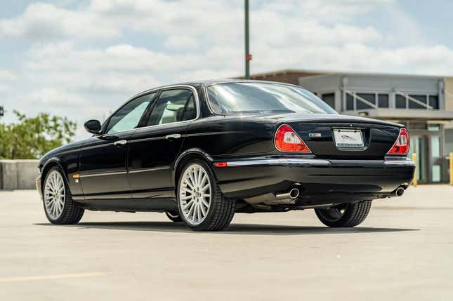 Image for article titled At $33,000, Is This 2005 Jaguar XJR A Purr-fectly Good Deal?