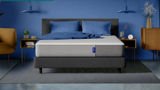 Casper Mattress in a modern bedroom with a couple of pillows. 