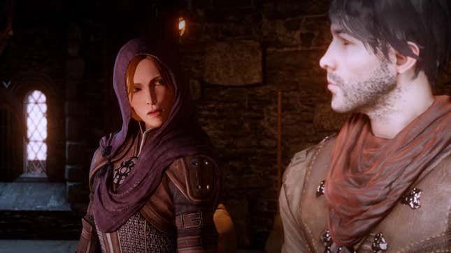 Leliana talks to the Inquisitor. 