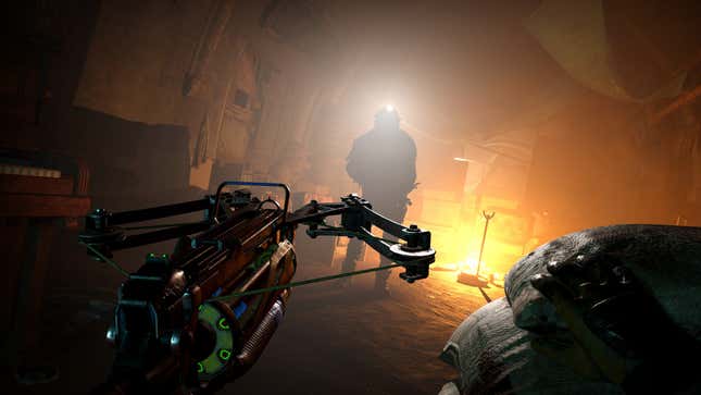 The protagonist aims a crossbow at the enemy.