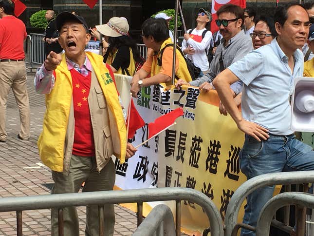 Image for article titled Hong Kong’s pro-Beijing demonstrators are out in full force as a key Chinese official visits