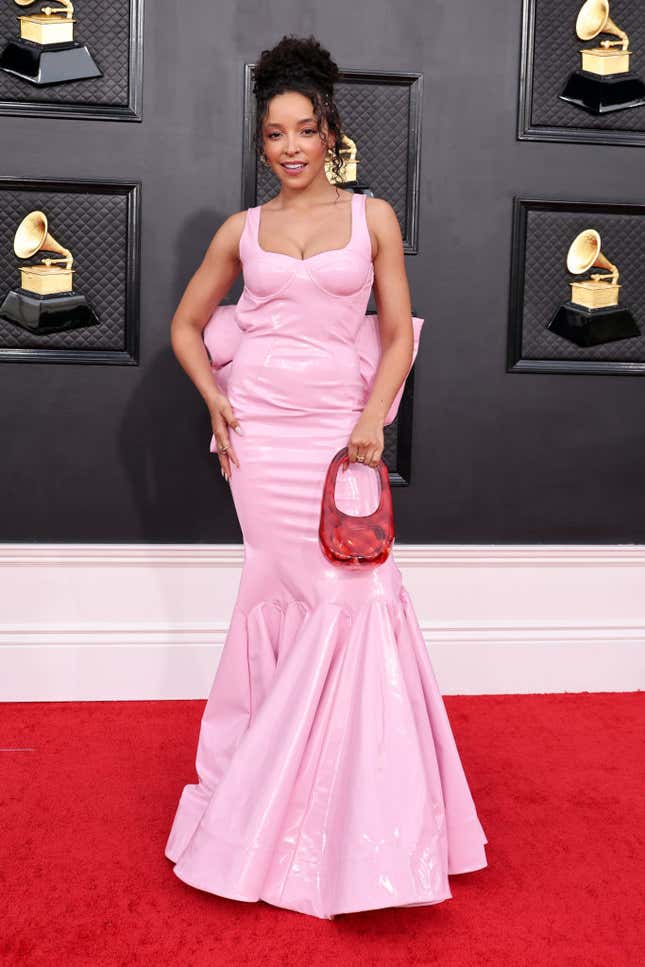 Image for article titled Grammys 2022: Red Carpet Looks