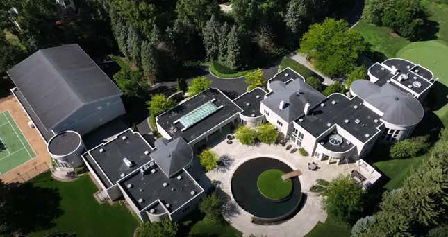 Bild für Artikel mit dem Titel Ein Blick in Michael Jordans extravagante Villa in Chicago