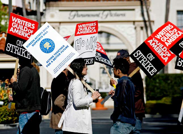 FILE - Writers guild members picket outside Paramount Studios in Los Angeles, in this Feb 4. 2008, file photo. The same fears of being replaced by AI that fed the screen actors and writers strikes may lead to a strike of video game actors, who are also represented by SAG-AFTRA. (AP Photo/Nick Ut, file)