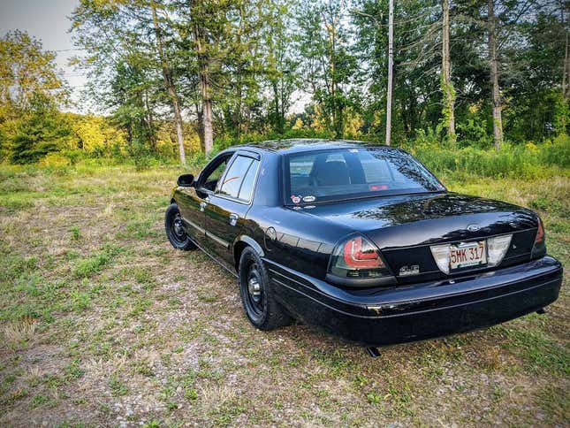 Bild für Artikel mit dem Titel „Wäre der Kauf dieses 2011 Ford Crown Vic für 11.000 US-Dollar ein krönender Erfolg?“