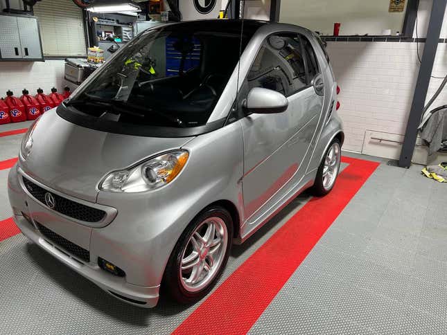 Image for article titled At $9,800, Does This 2013 Smart ForTwo Brabus Measure Up?