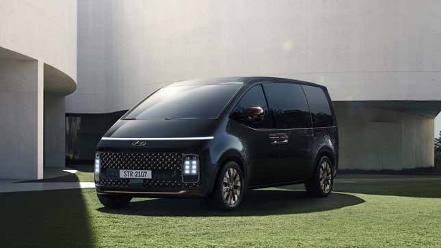 Image for article titled The Hyundai Staria Van Only Looks Futuristic, And That&#39;s Fine