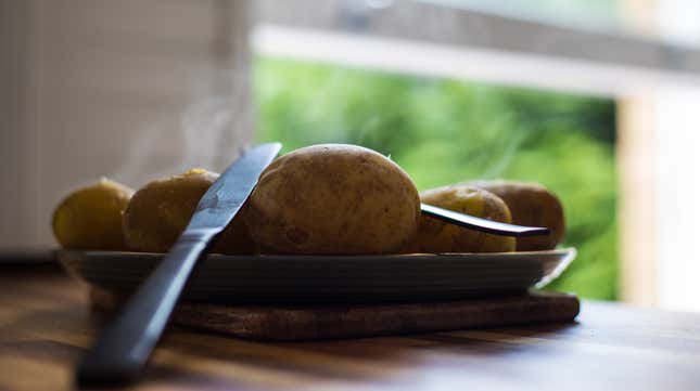 Image for article titled We made baked potatoes 9 different ways to find the one perfect method [Updated]