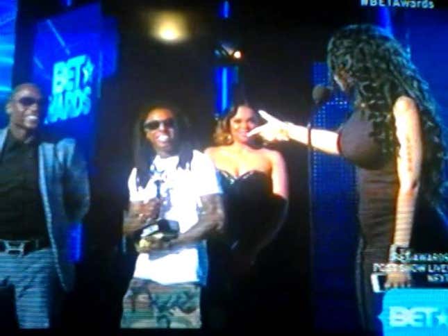 Nicki Minaj Throws Buckets of Shade at Iggy Azalea at BET Awards