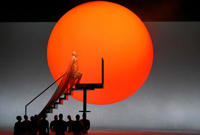 Image for article titled Akhnaten: A Revolutionary King Gets an Equally Innovative Opera