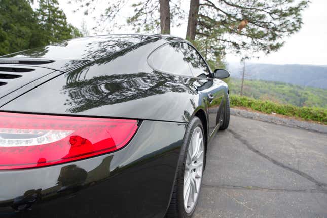 Image for article titled At $22,900, Could This 'Not A Garage Queen' 2005 Porsche 911 Make You Feel Like Royalty?